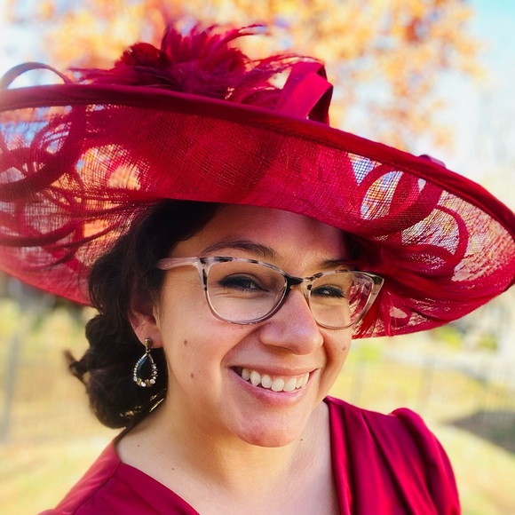 Red derby hat - Picture 7 of 7